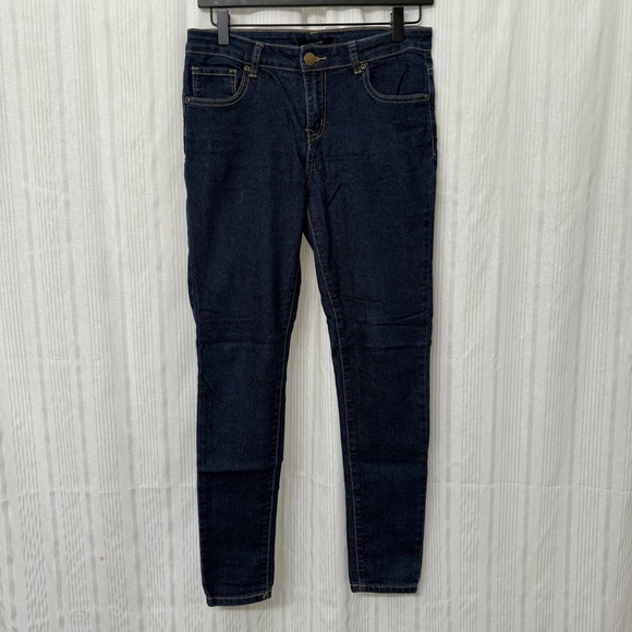 Forever 21 Denim - 🌈5/$25 BUNDLE! EUC Forever 21 Dark Wash Skinny Jeans size 27